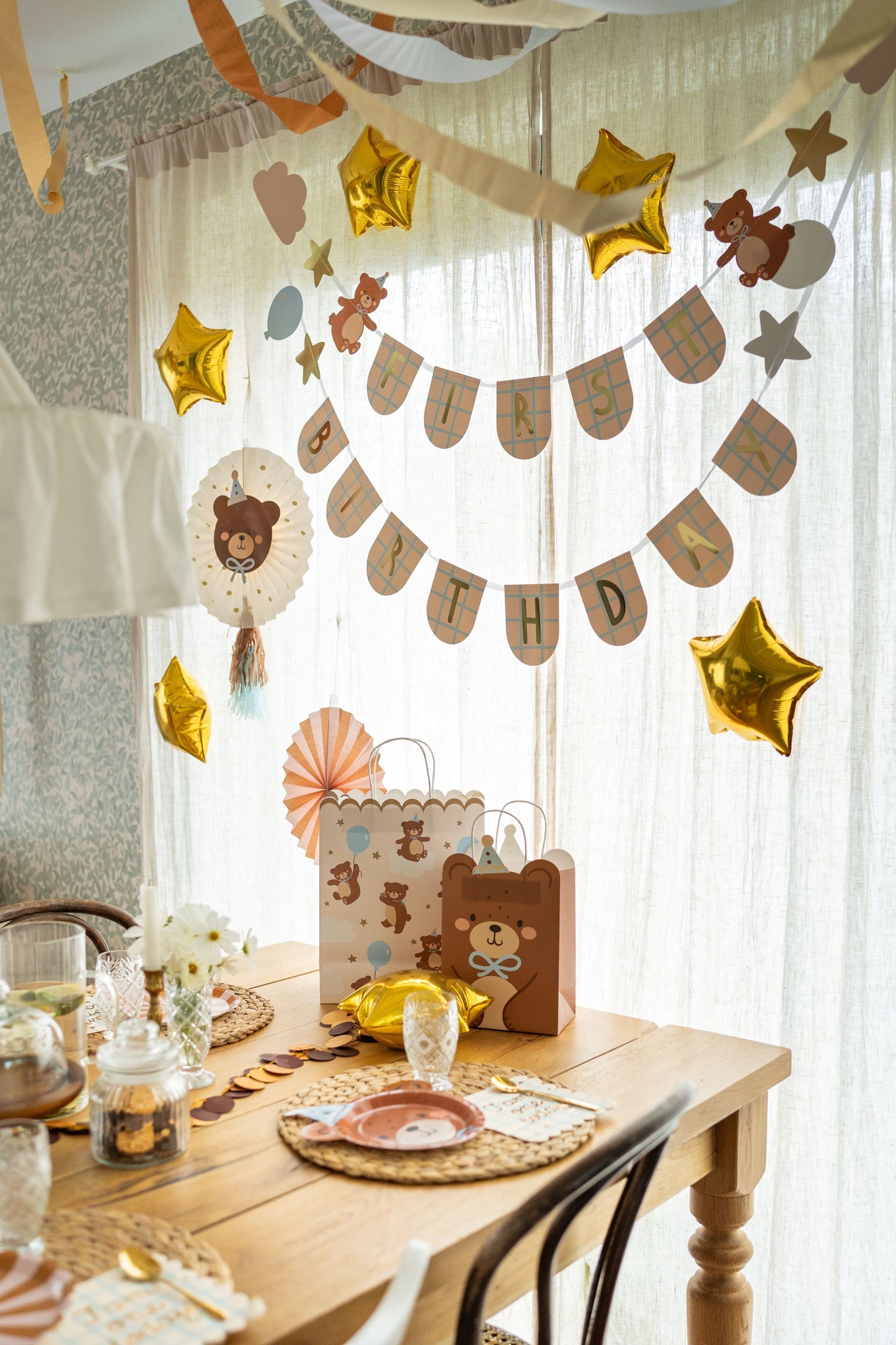 Large gift bag decorated with flying teddy bears and balloons, charming for birthday party gifts