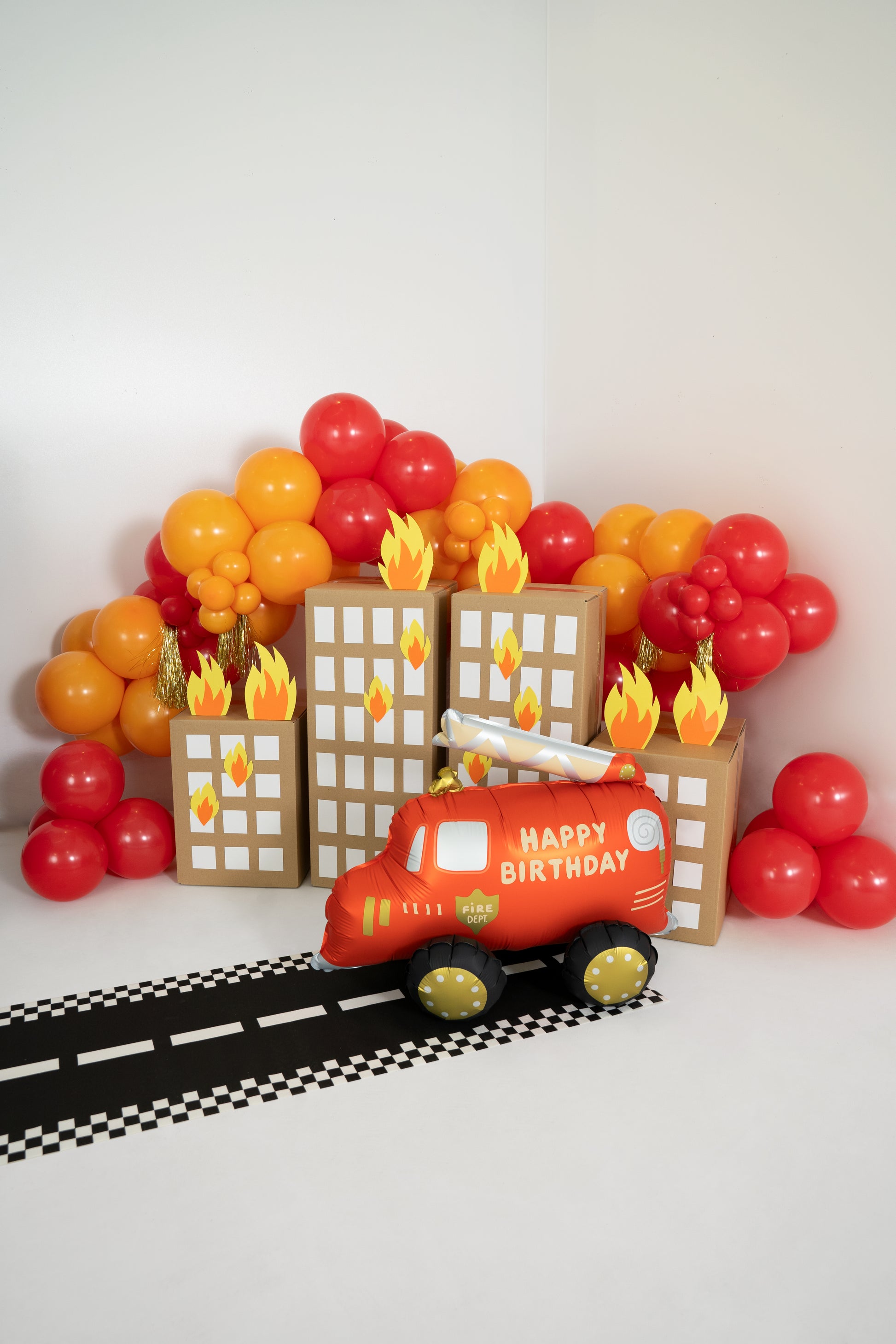 Fire truck standing foil balloon with Happy Birthday sign – kids party decoration