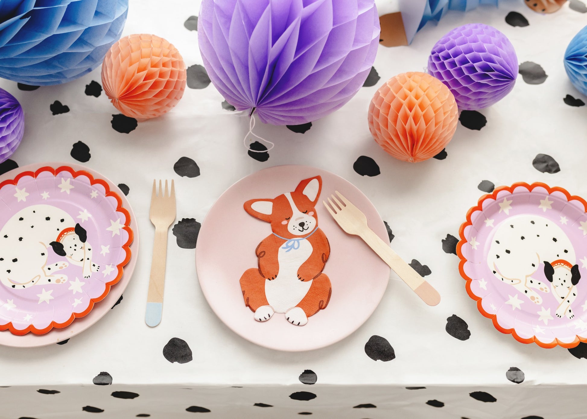 Corgi-shaped paper napkins with cute sleeping design and light blue ribbon, ideal for dog lovers' parties, birthdays and themed table decor