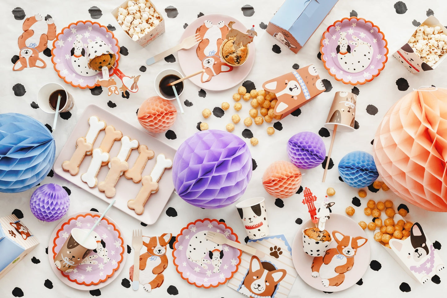 Round paper plates with scalloped edge featuring cute Dalmatian puppy and stars, perfect for dog-themed parties and kids' birthday celebrations