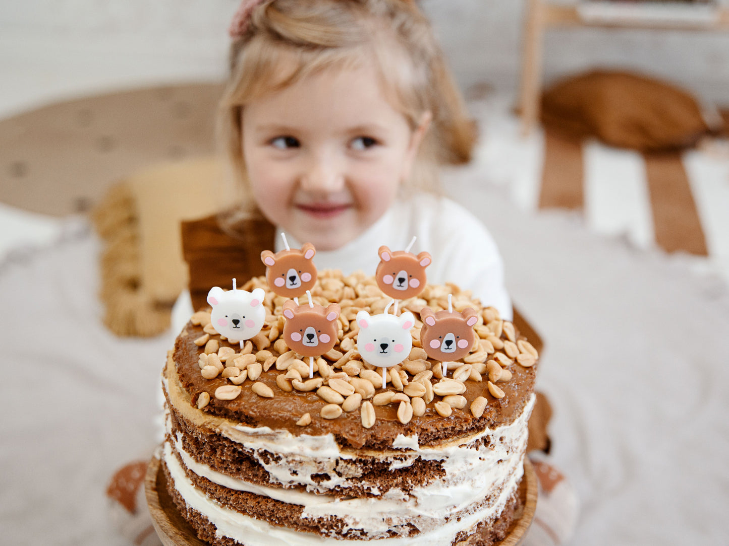 Set of teddy bear-shaped candles in brown and white, sweet cake decorations for kids' parties