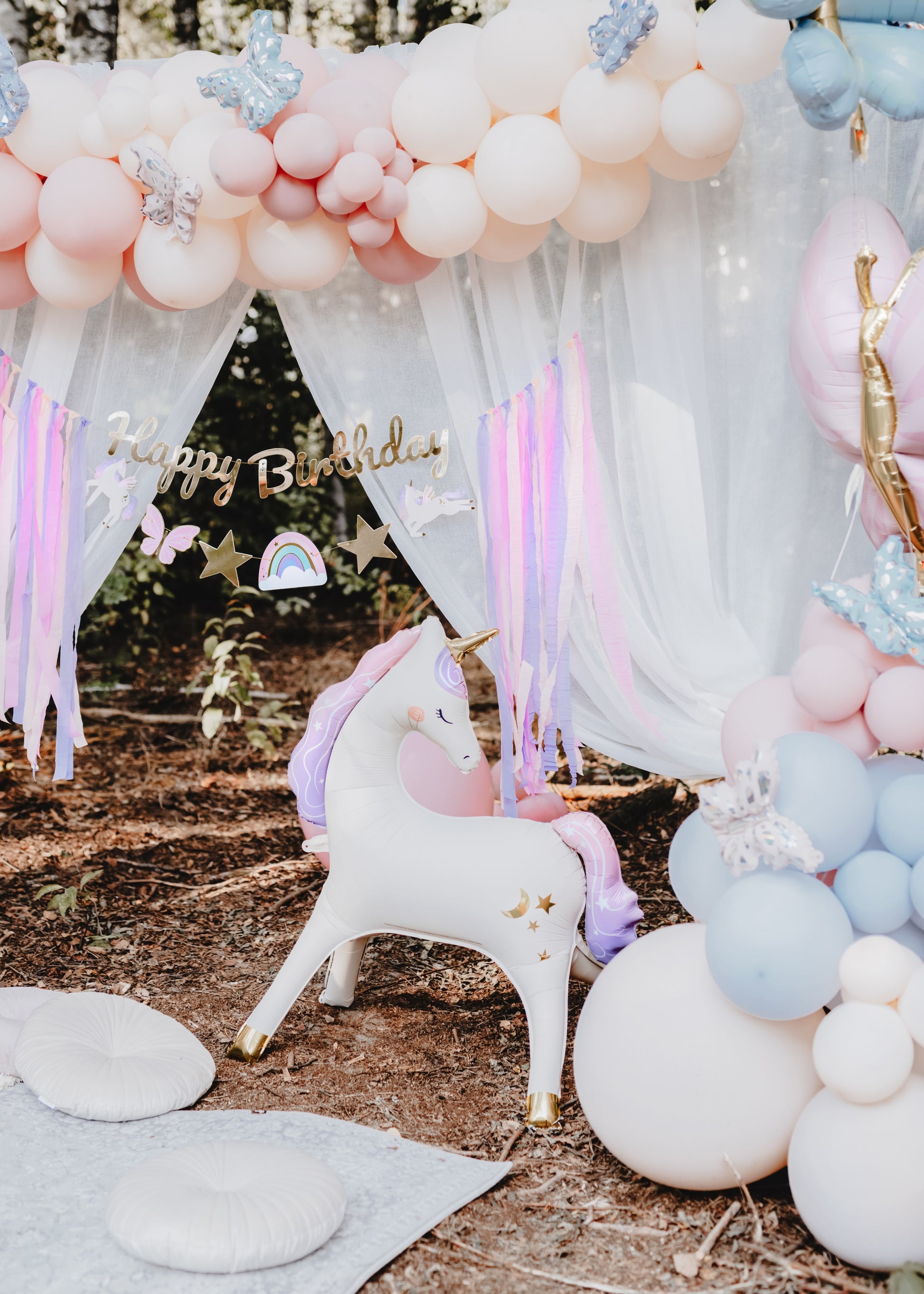 Standing unicorn foil balloon with golden horn and pink-purple mane – fantasy party decor